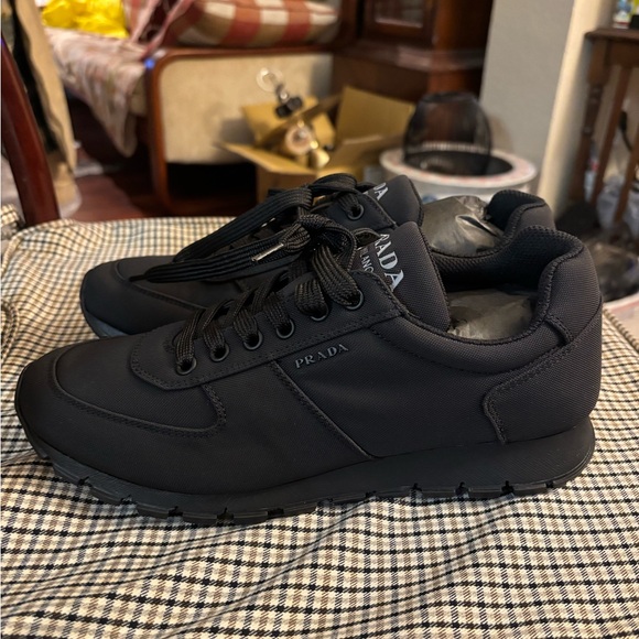 Prada Black Sneakers Sleek Low-Top Design - Picture 3 of 7
